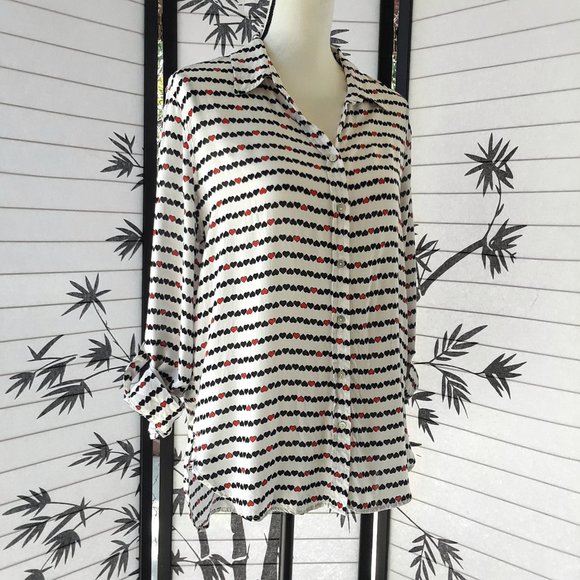Jane and Delancey Roll Tab Sleeve Heart Print Top - Picture 10 of 16